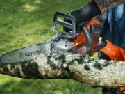 HUSQVARNA AKÜLÜ ODUN KESME MAKİNASI 215İ
