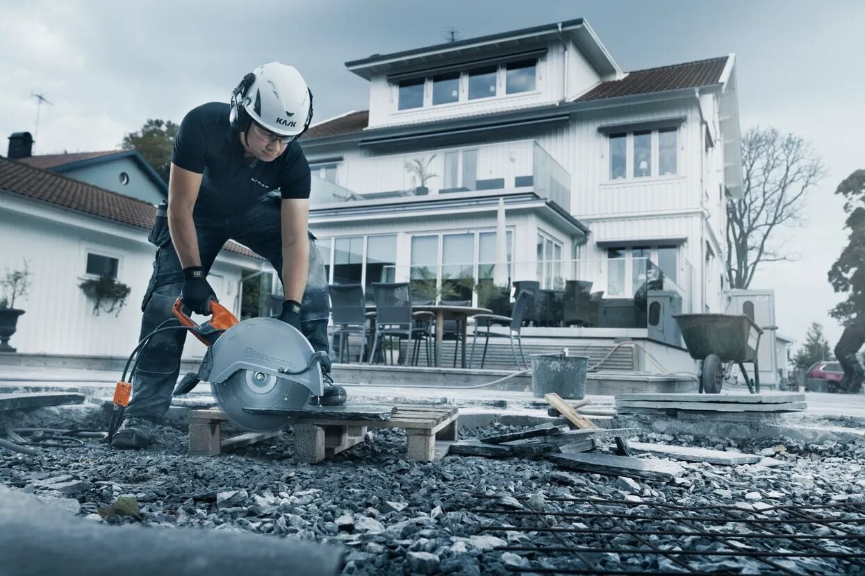 K4000 ELEKTRİKLİ KESİCİ 220-240 V 350 MM 2.7 KW
